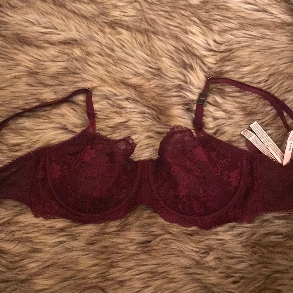 NWT Victoria’s Secret lace bra